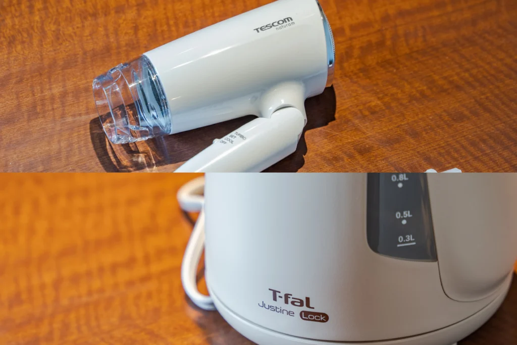 tripinn関西空港の客室にあるヘアードライヤー＆電気ケトル